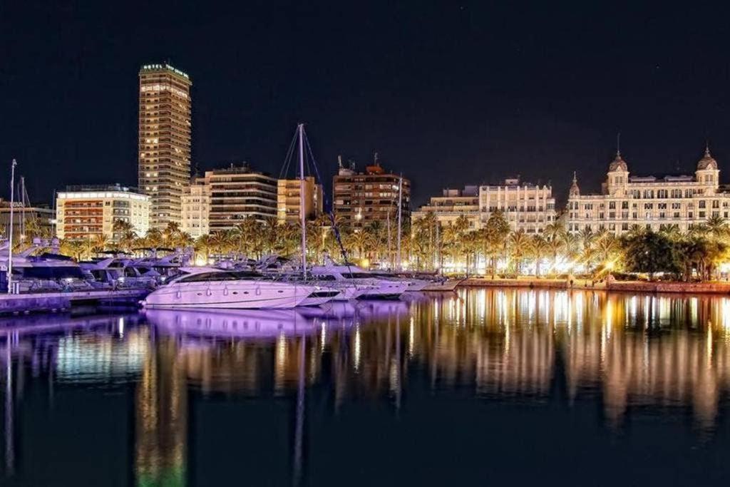 Apartamento de diseño céntrico a 5 min de playa  Alicante Esterno foto
